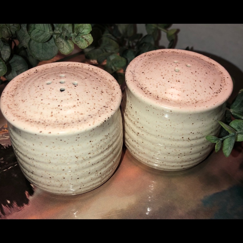 Cream and brown speckled s & p shakers
